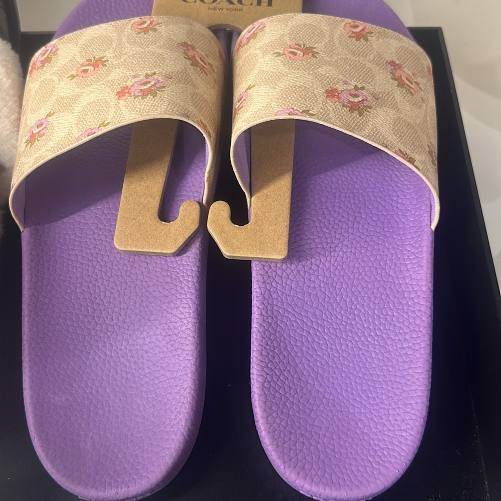 NWT Coach Udele Sport Slide
In Signature Canvas With Floral Print 💜 - Picture 7 of 12